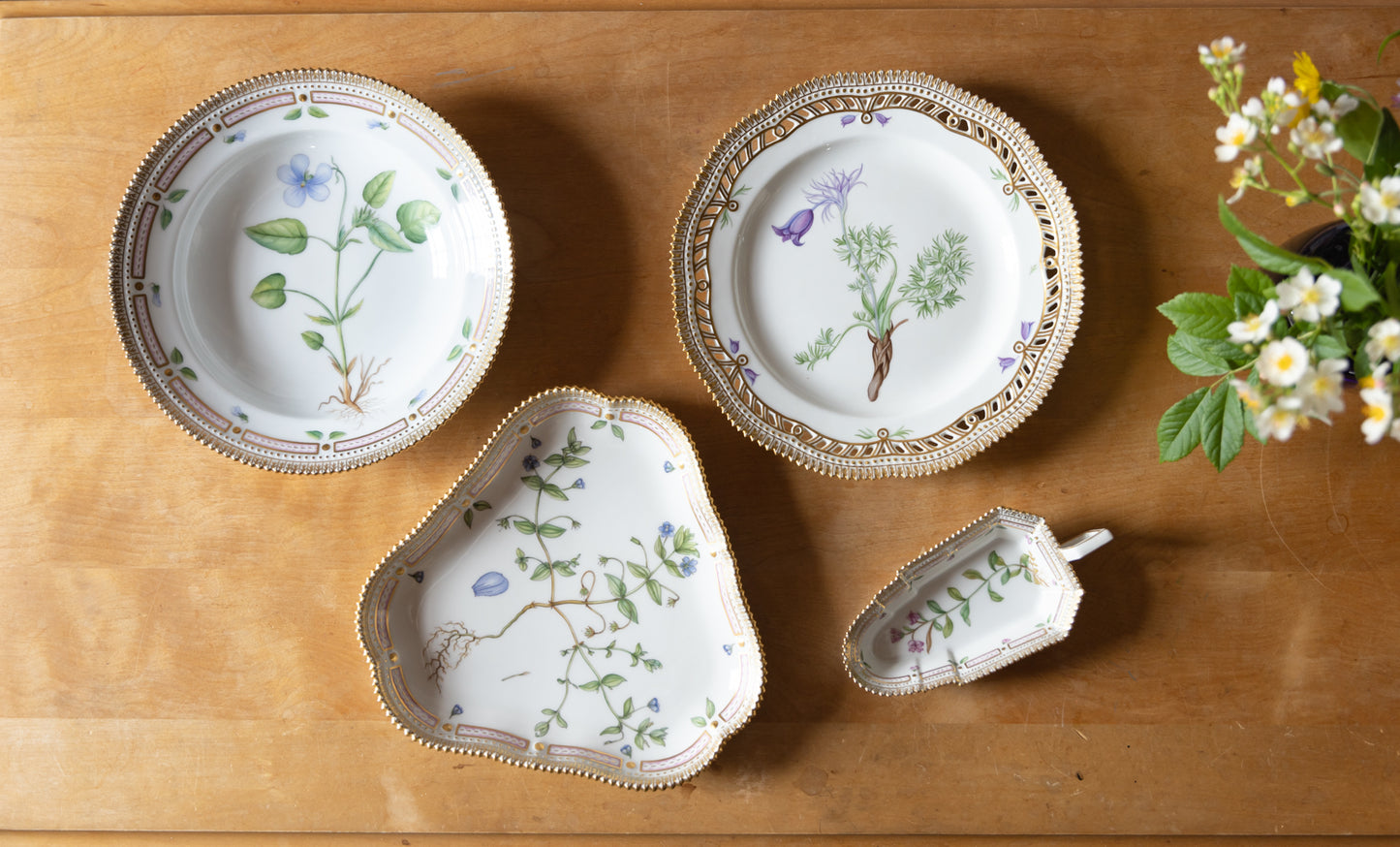 ロイヤルコペンハーゲン / フローラダニカ / ハンドル付きピクルスディッシュ・スコップ ・アクセント皿(アシボソアカバナ)