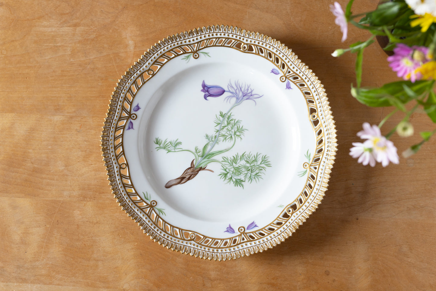 ロイヤルコペンハーゲン / フローラダニカ / 透かし彫り・オープンワークプレート 23cm (オキナグサ)