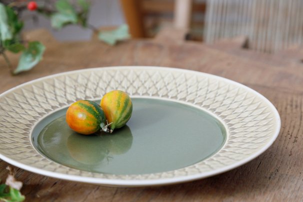 Relief(レリーフ)24.5cmプレート/グリーン KRONJYDEN/クロニーデン