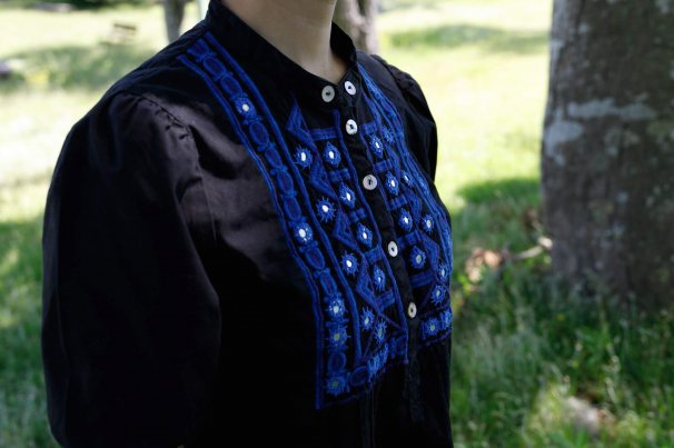 北欧ヴィンテージ/ワンピース/ブラック×ブルー刺繍【ヨーロッパ古着】