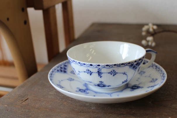 ロイヤルコペンハーゲン ブルーフルーテッド・ハーフレース アンティーク ティーカップ&ソーサー ②
