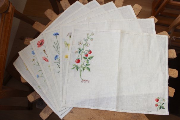 デンマーク・ヴィンテージ刺繍(クロスステッチ)リネンランチョンマット 6枚セット