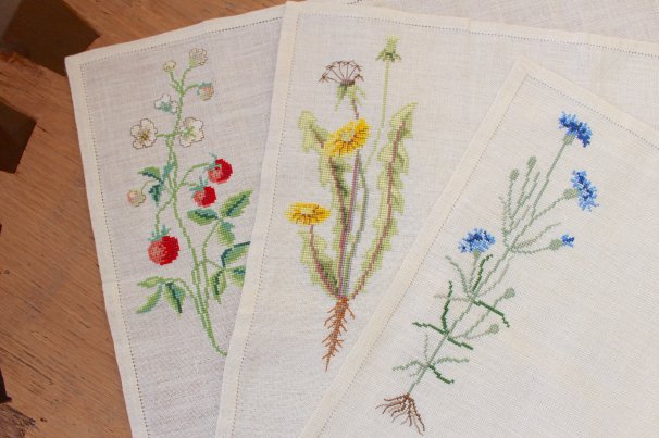 デンマーク・ヴィンテージ刺繍(クロスステッチ)リネンランチョンマット 6枚セット