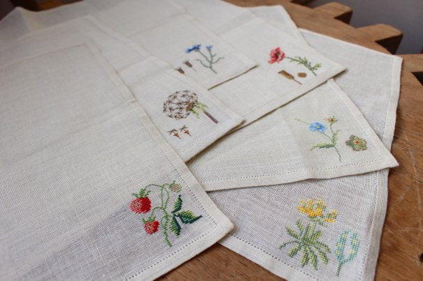 デンマーク・ヴィンテージ刺繍(クロスステッチ)リネンランチョンマット 6枚セット