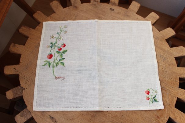 デンマーク・ヴィンテージ刺繍(クロスステッチ)リネンランチョンマット 6枚セット