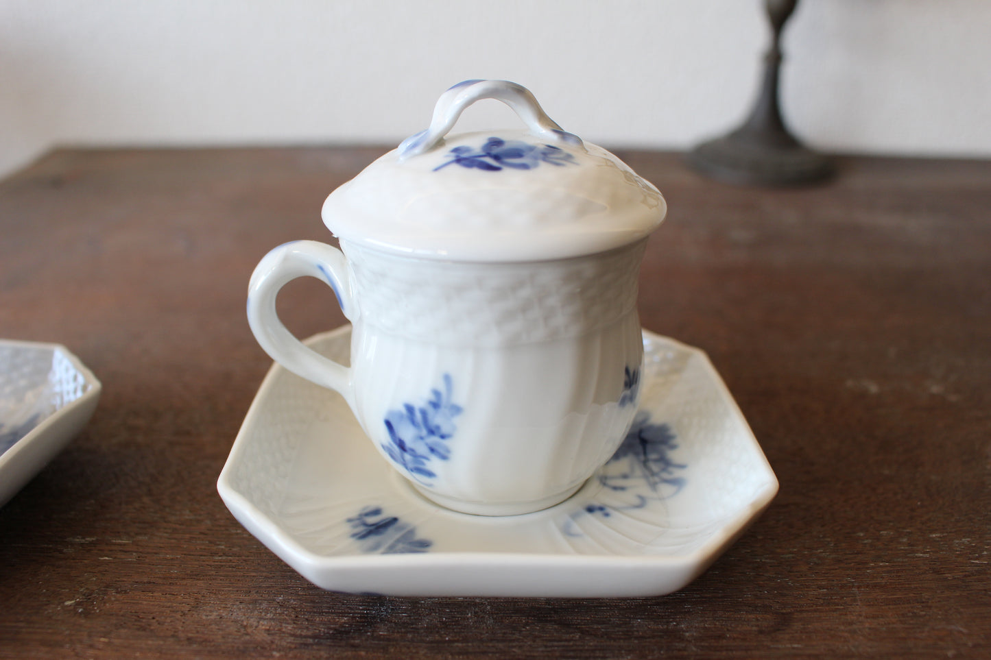 ロイヤルコペンハーゲン/ブルーフラワー/カーブ 蓋つきクリームカップ&ソーサー(マスタードカップ/チョコレートカップ)2客セット