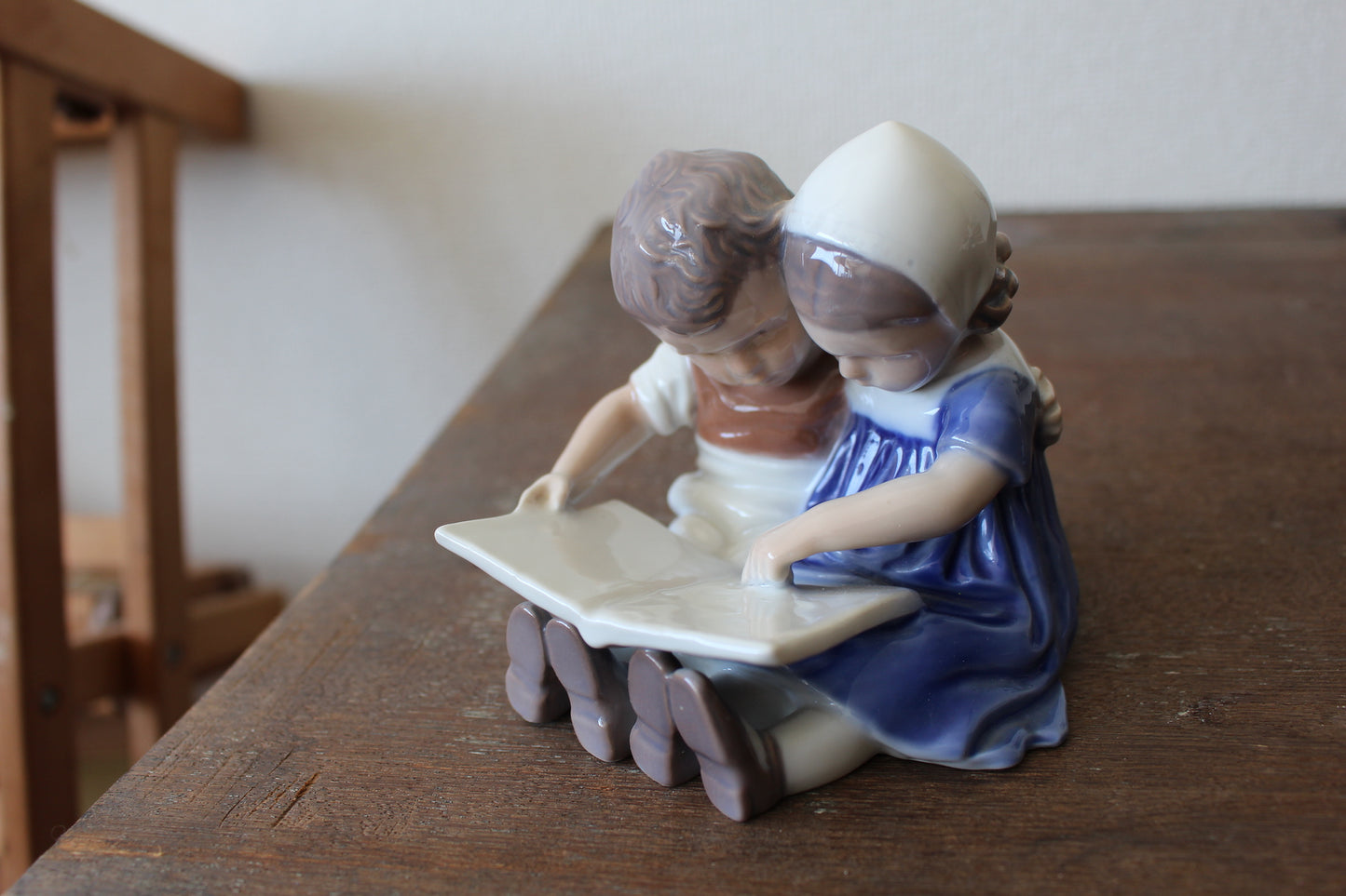 ビング・オー・グレンダール (B&G) フィギュリン・読書する子ども