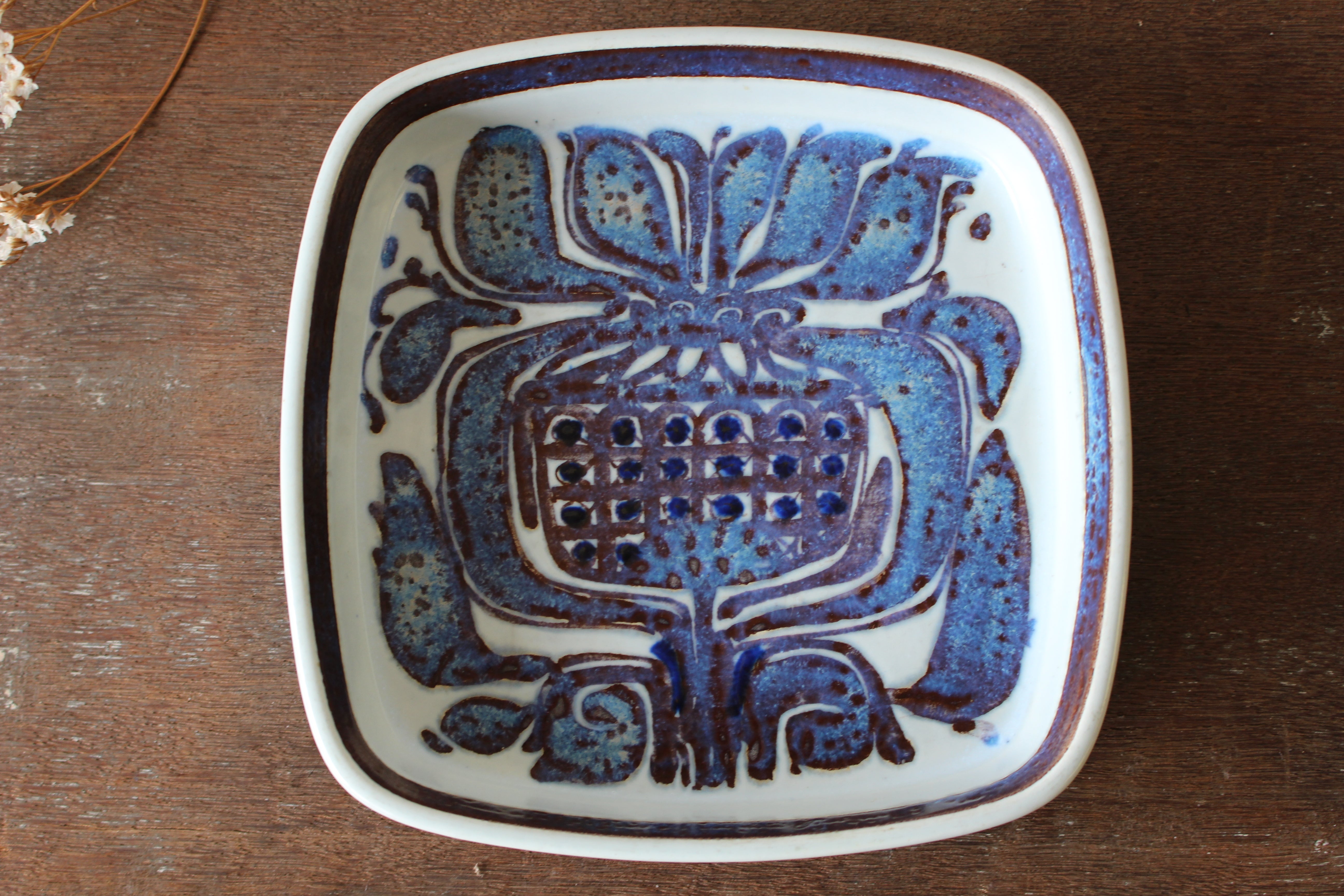 ロイヤルコペンハーゲン TENERA/テネラ Kari Christensen 角皿