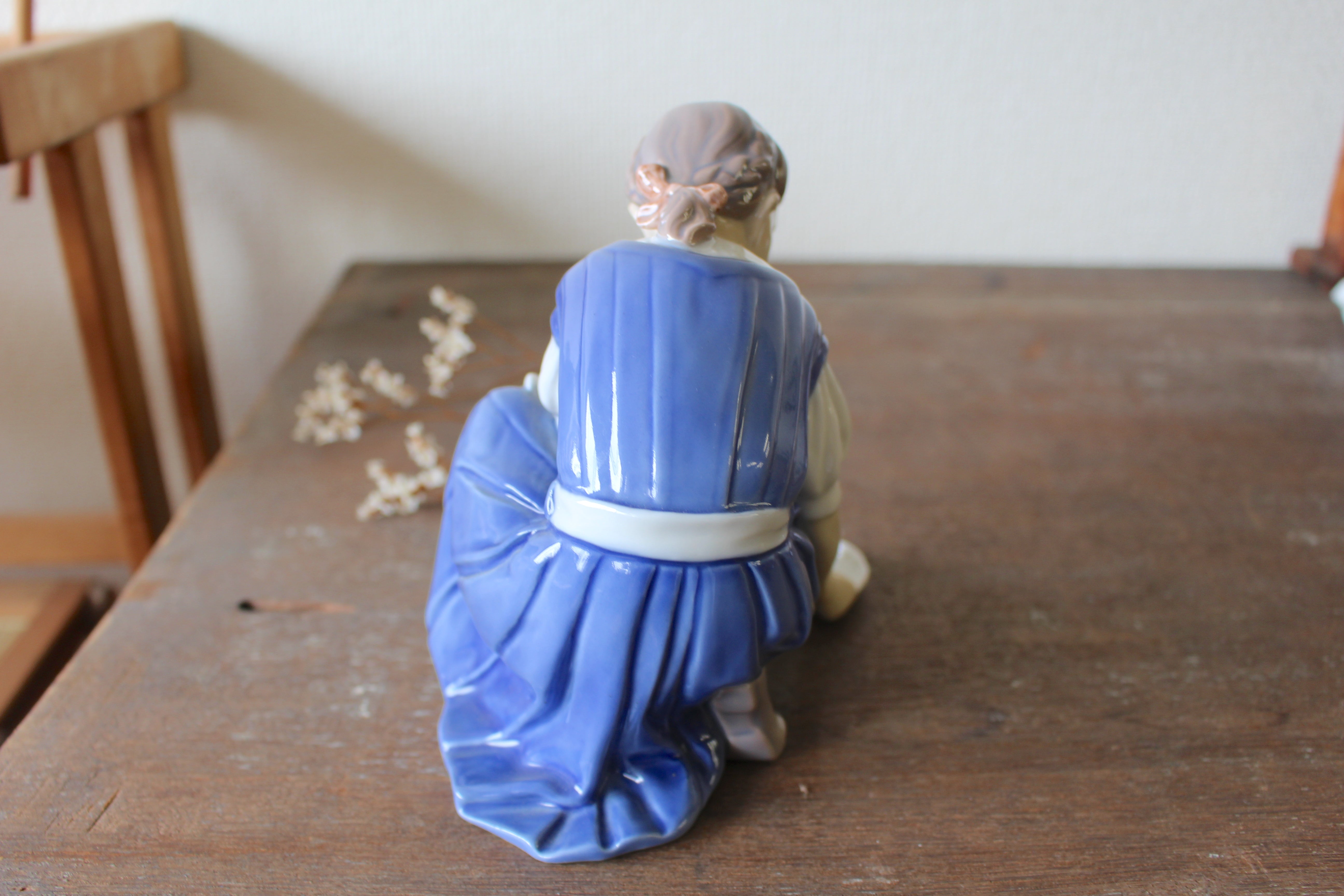 【美品】ロイヤルコペンハーゲン ミルクを与える少女 ビングオーグレンダール 北欧 美品】ロイヤルコペンハーゲン ミルクを与える少女 ビングオー