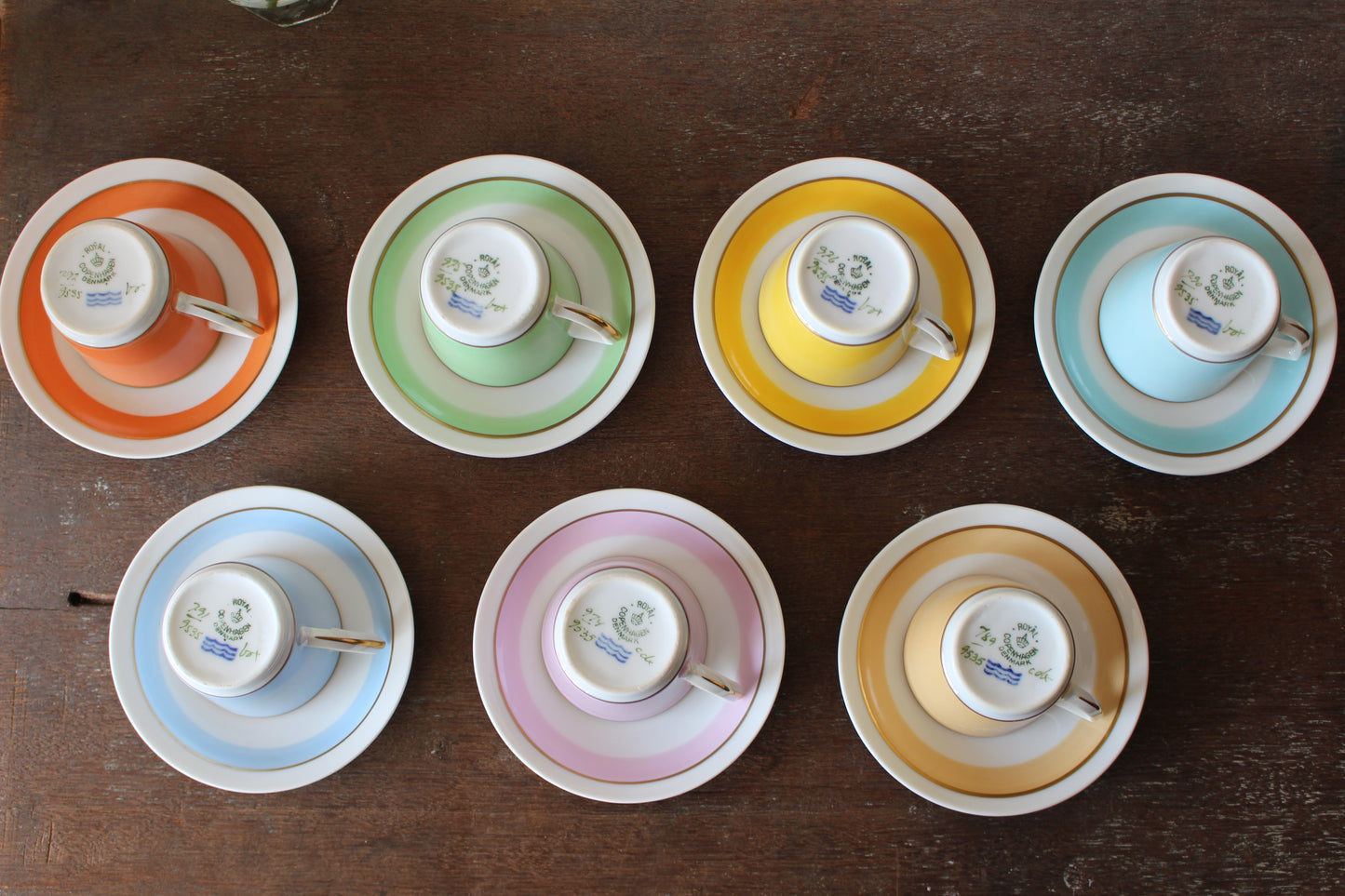 ロイヤルコペンハーゲン デミタスカップ&ソーサー 7色セット